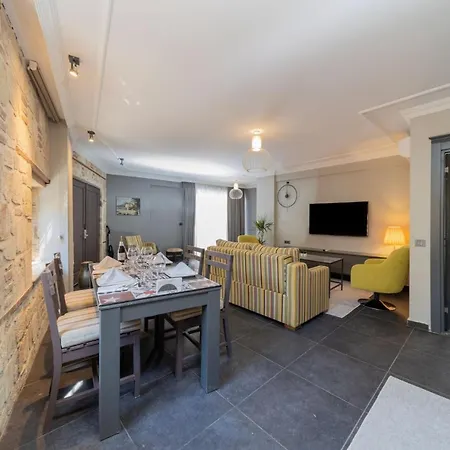 Modern And Fully Furnished Flat In Apartment *