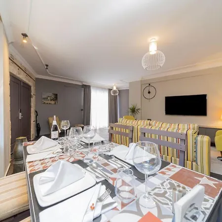 Modern And Fully Furnished Flat In Apartment