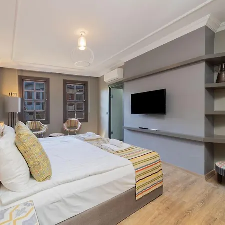 Modern And Fully Furnished Flat In *