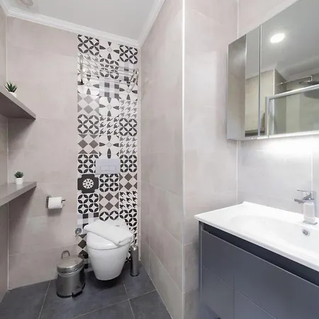 Apartment Modern And Fully Furnished Flat In